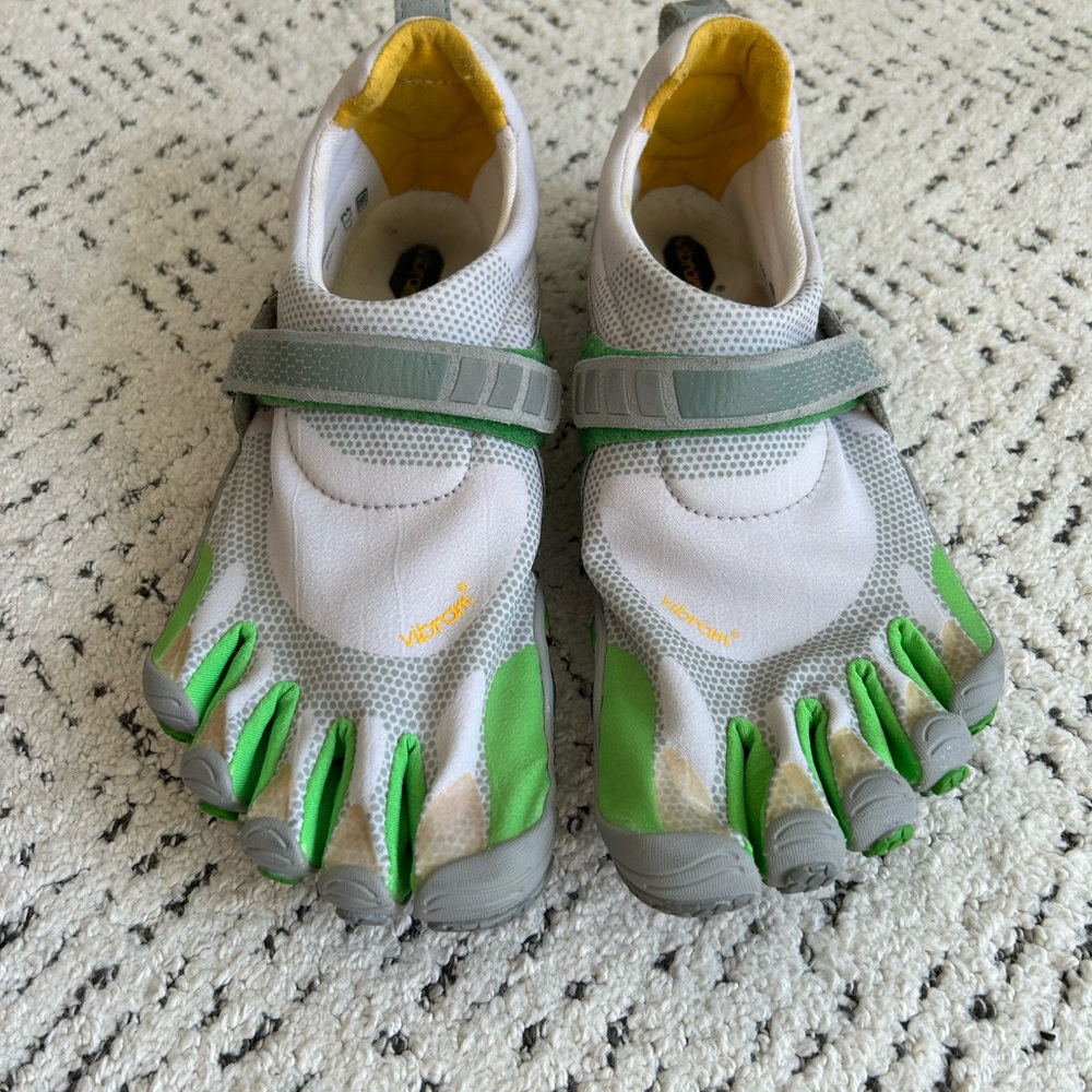 Vibram FiveFingers Green and Gray Toe Shoes Size 9-9.5